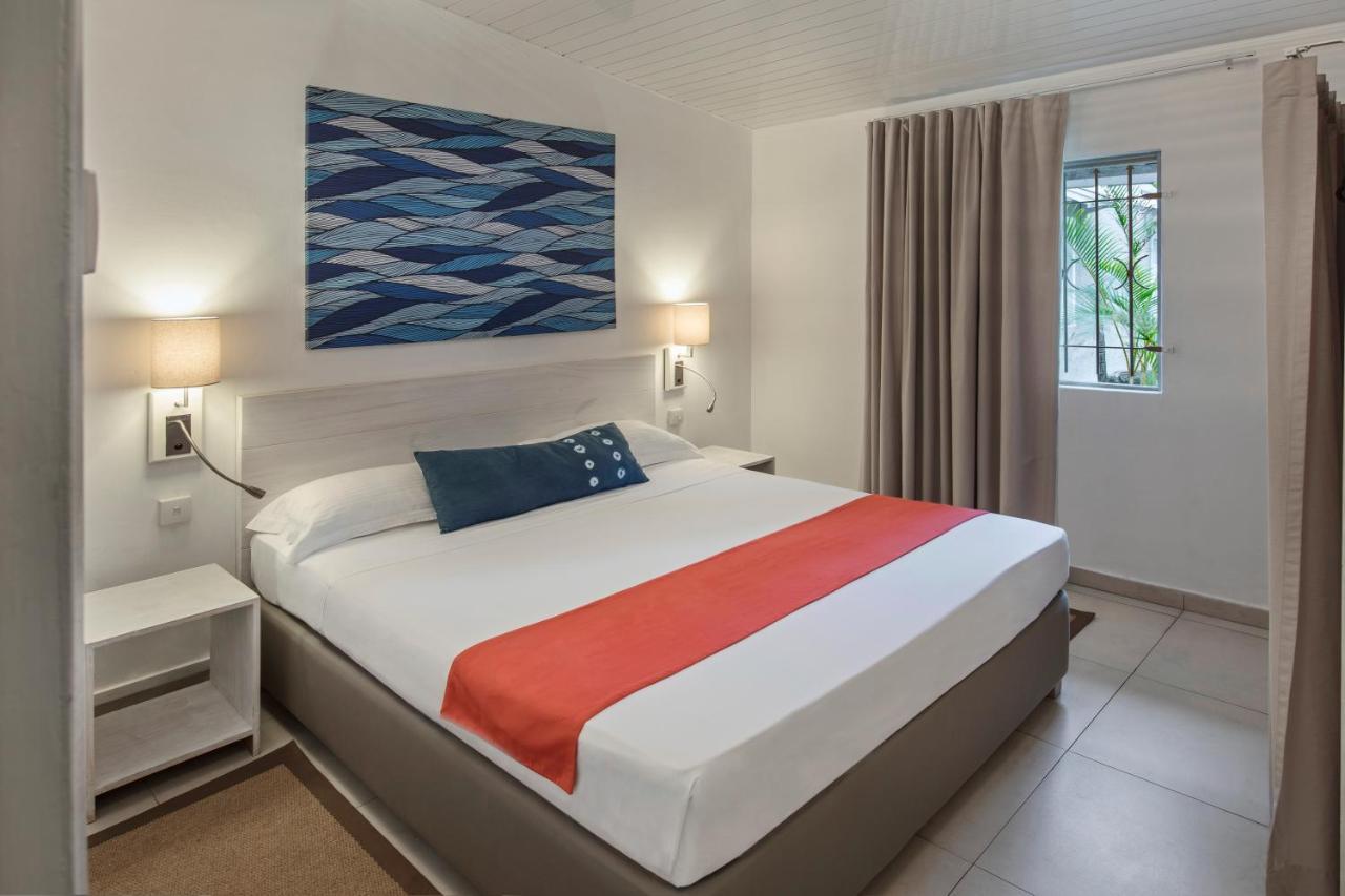 Astroea Beach Hotel (Adults Only) Blue Bay Dış mekan fotoğraf